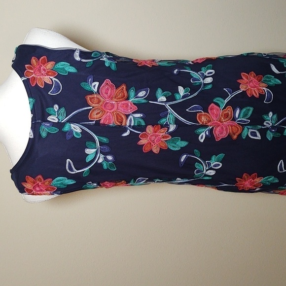 Signature by Robbie Bee Sleeveless Emroidered Women's Shift - Picture 3 of 5